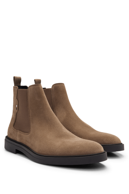 BOTAS ESTILO CHELSEA CON DETALLE DE LA MARCA HOMBRE