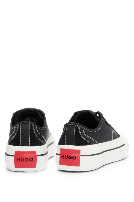 TENIS CON PARCHE DE LOGO HOMBRE