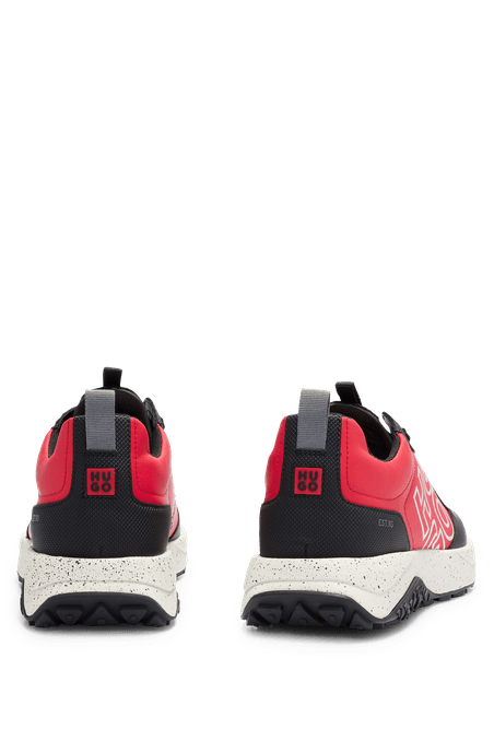 TENIS DE DIFERENTES MATERIALES CON LOGO HOMBRE