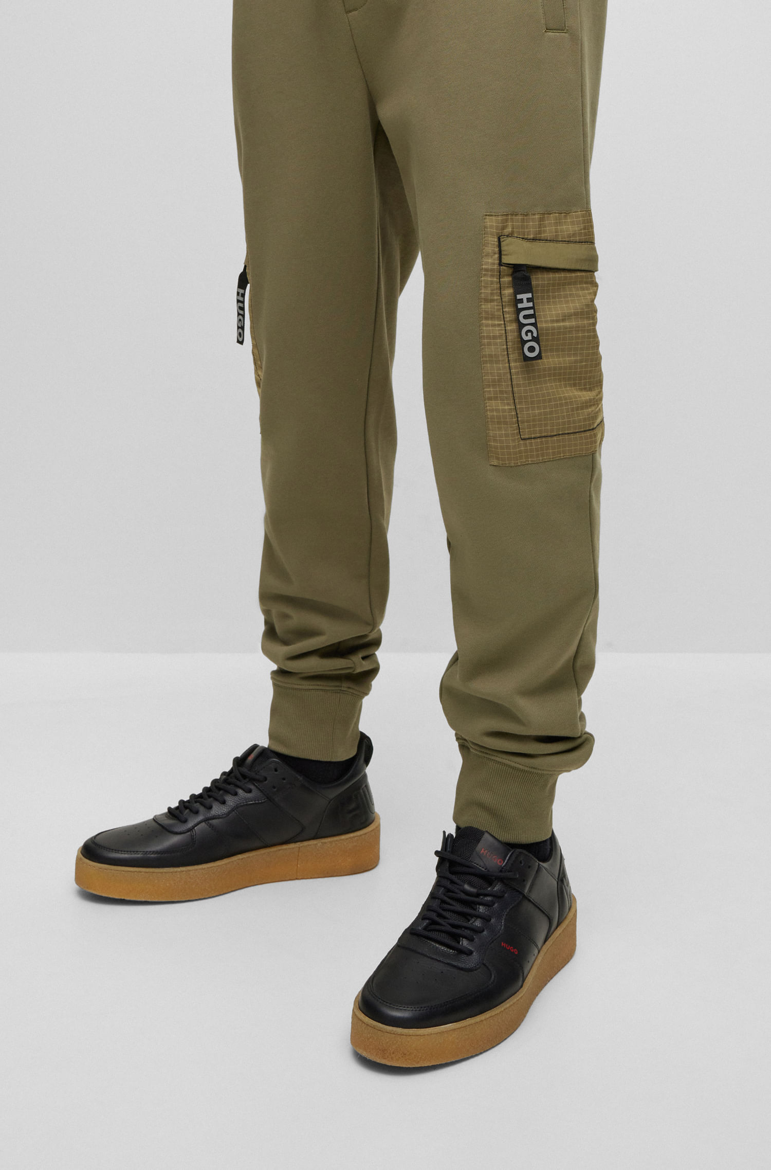 Pantalones Joggers De Felpa De Rizo De Algodon Con Bolsillo Tipo Cargo Hombre HUGO HUGO BOSS Colombia