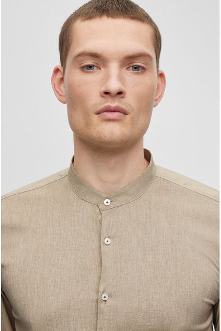 CAMISA SLIM FIT CON CUELLO ALZADO EN TEJIDO ELÁSTICO HOMBRE