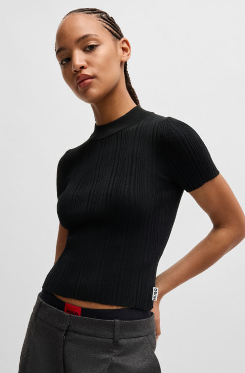 TOP SLIM FIT DE CUELLO MEDIO CON PUNTO DE CANALÉ MUJER