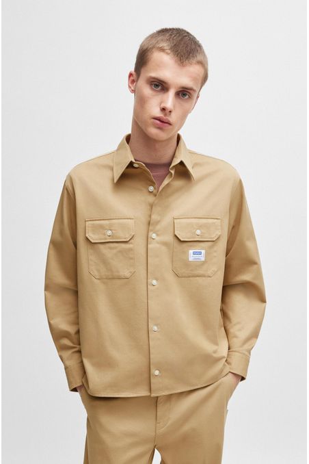 CAMISA OVERSIZE FIT DE SARGA DE ALGODÓN CON LOGO HOMBRE