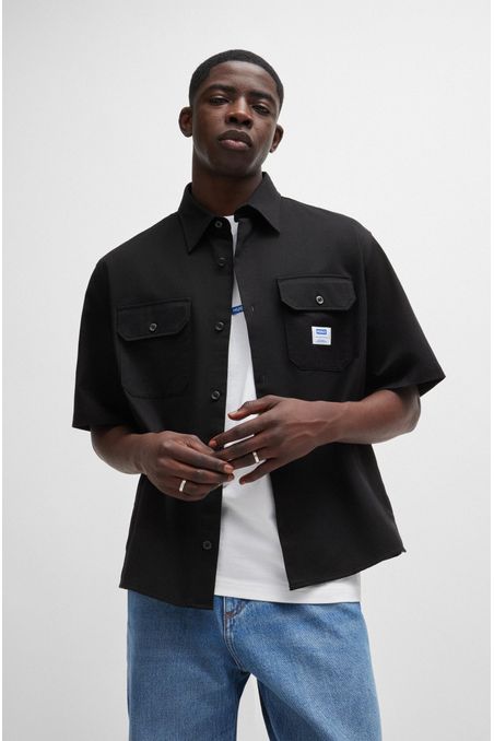CAMISA OVERSIZE FIT EN SARGA DE ALGODÓN CON PARCHE DE LOGO HOMBRE