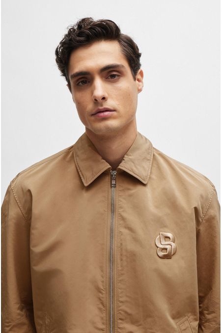 CHAQUETA REGULAR FIT REPELENTE AL AGUA CON DOBLE MONOGRAMA HOMBRE