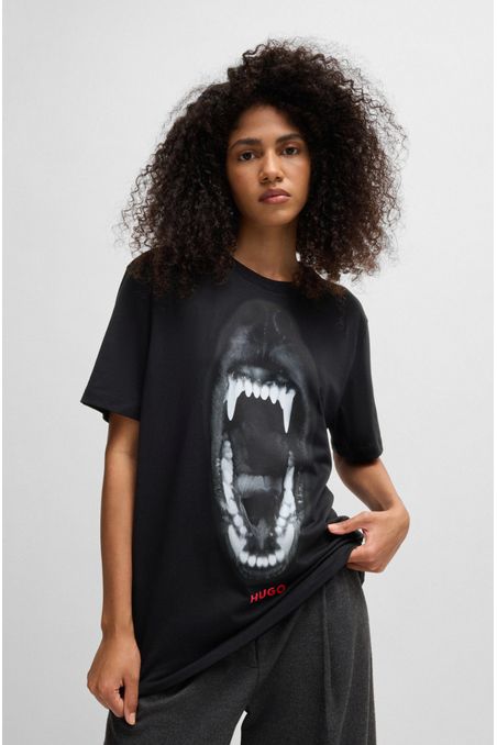 CAMISETA REGULAR FIT DE TEJIDO DE ALGODÓN CON ILUSTRACIÓN HOMBRE