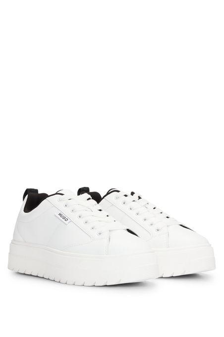 TENIS CASUALES CON SUELA DE PLATAFORMA, BANDERA CON LOGO Y DETALLES DE LA MARCA MUJER