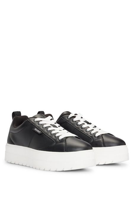 TENIS CASUALES CON SUELA DE PLATAFORMA, BANDERA CON LOGO Y DETALLES DE LA MARCA MUJER