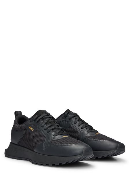 TENIS DE MEZCLA DE MATERIALES CON DETALLES DE MALLA Y DE LA MARCA HOMBRE