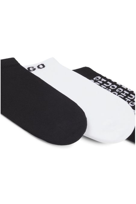 PAQUETE DE TRES PARES DE CALCETINES TOBILLEROS CON LOGOS EN CONTRASTE MUJER Negro 50537682001