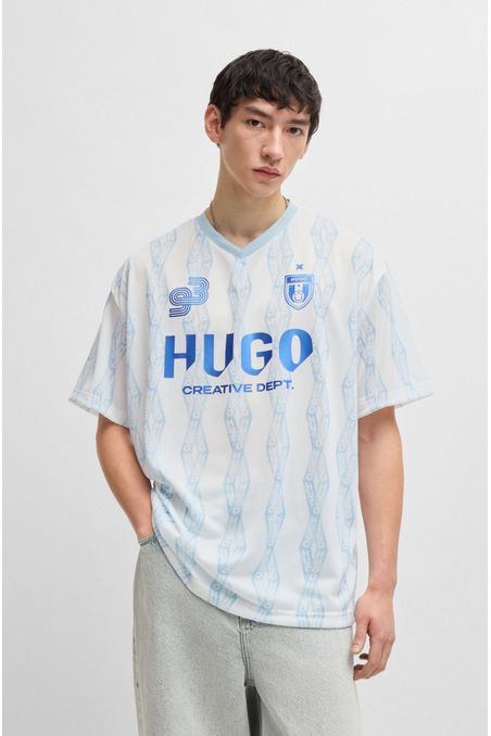 CAMISETA OVERSIZE FIT CON ILUSTRACIÓN INSPIRADA EN EL FÚTBOL HOMBRE