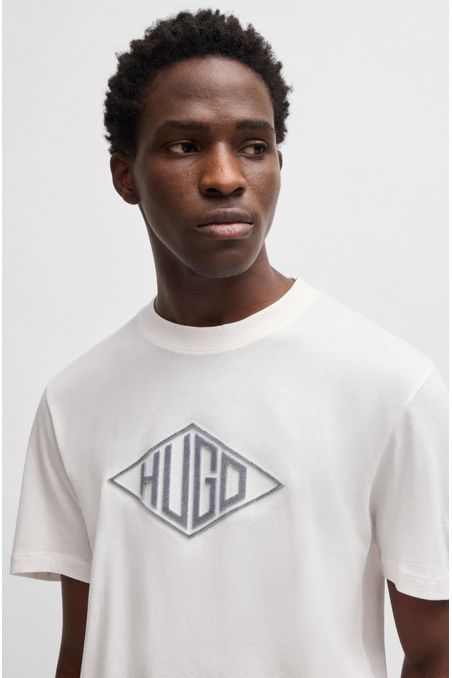 CAMISETA REGULAR FIT DE PUNTO DE ALGODÓN CON BORDADO DE LOGO GEOMÉTRICO HOMBRE