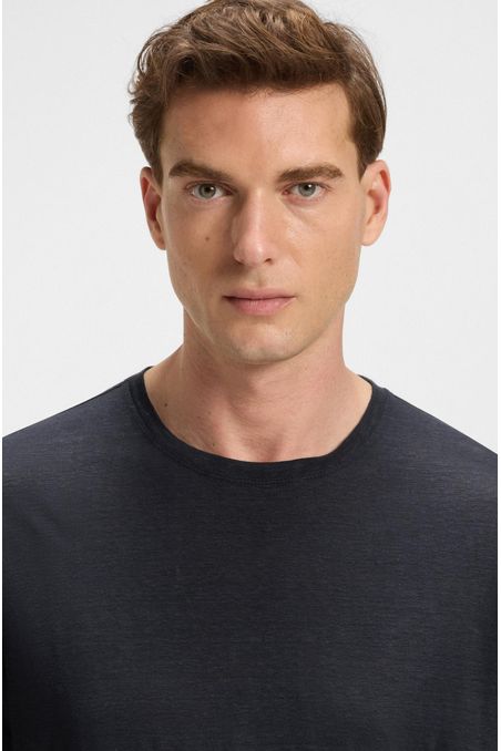 CAMISETA CON DISEÑO ESTRUCTURADO HOMBRE