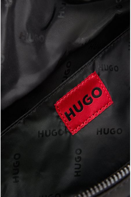 RIÑONERA DE SARGA CON LOGO APILADO METALIZADO HOMBRE