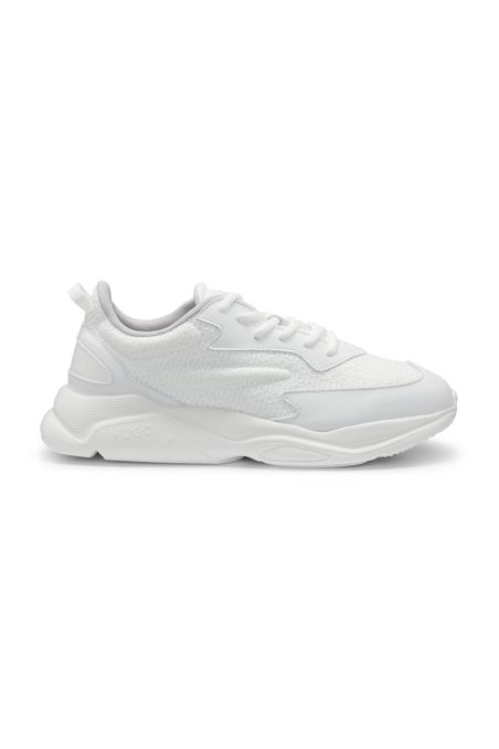 Tenis en mezcla de materiales con monograma en los empeines y suela de EVA