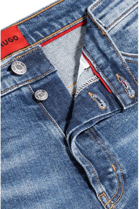SHORTS TAPERED FIT EN CÓMODO DENIM ELÁSTICO AZUL HOMBRE