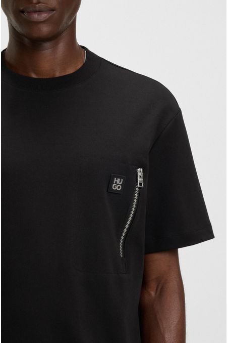 CAMISETA DE ALGODÓN INTERLOCK CON BOLSILLO CON CREMALLERA PLAYERA RELAXED FIT HOMBRE