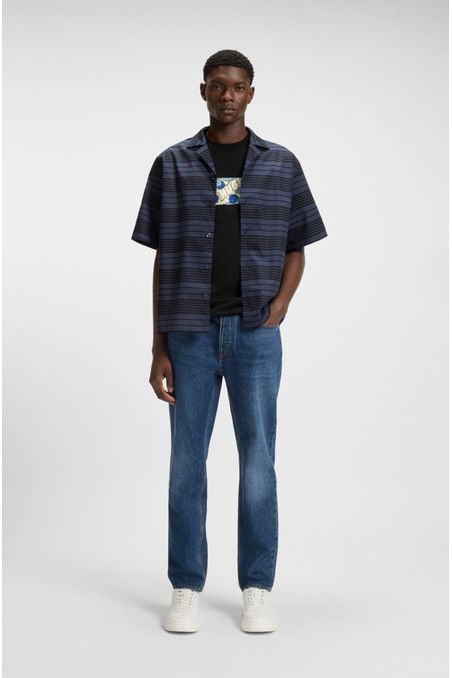 CAMISETA DE PUNTO DE ALGODÓN CON ILUSTRACIÓN DE LOGOTIPO ESTAMPADA PLAYERA REGULAR FIT HOMBRE