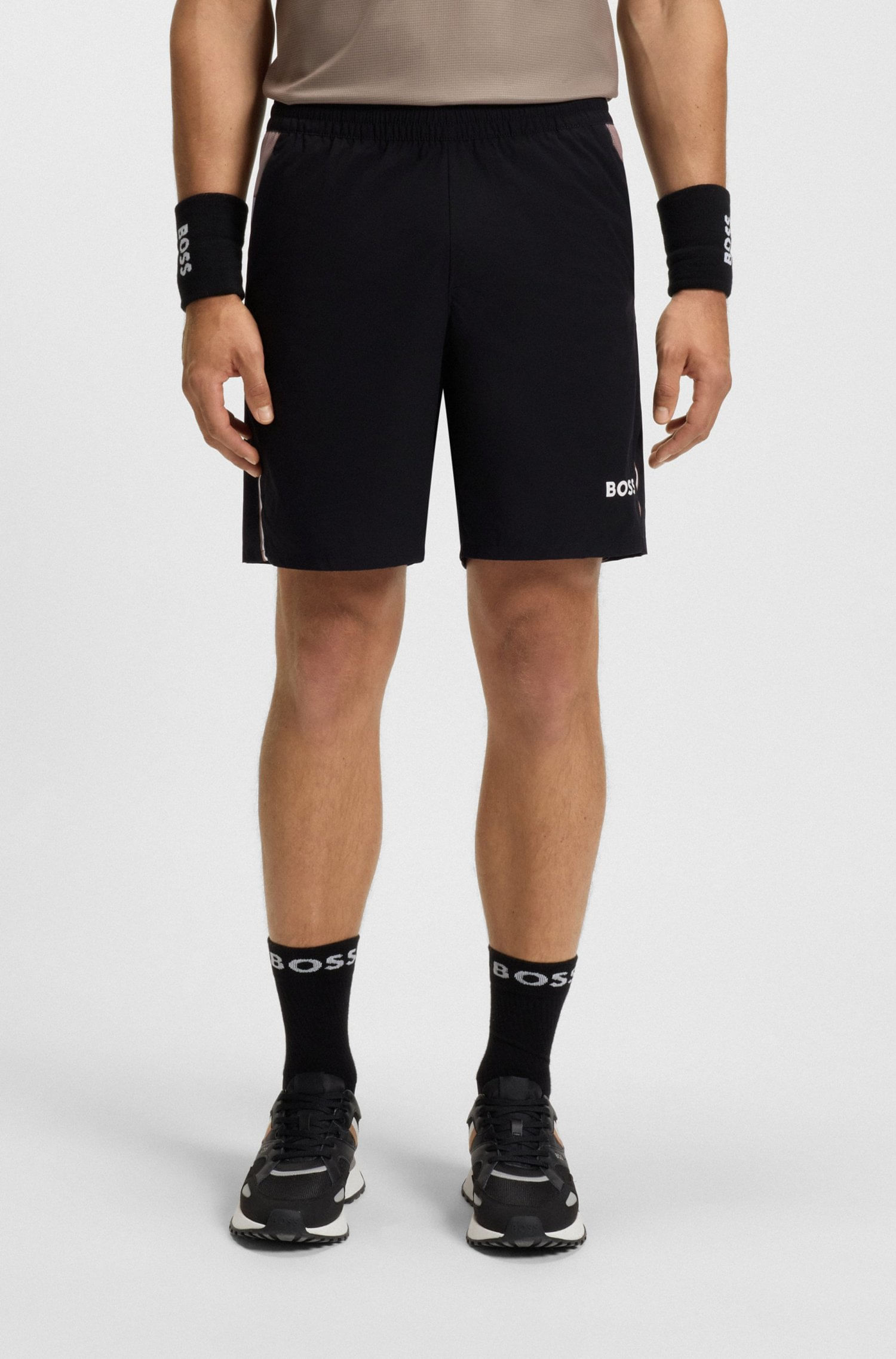 SHORTS DEPORTIVOS DE TENIS EN TEJIDO ELÁSTICO CON CONTROL DE LA HUMEDAD SHORTS REGULAR FIT HOMBRE