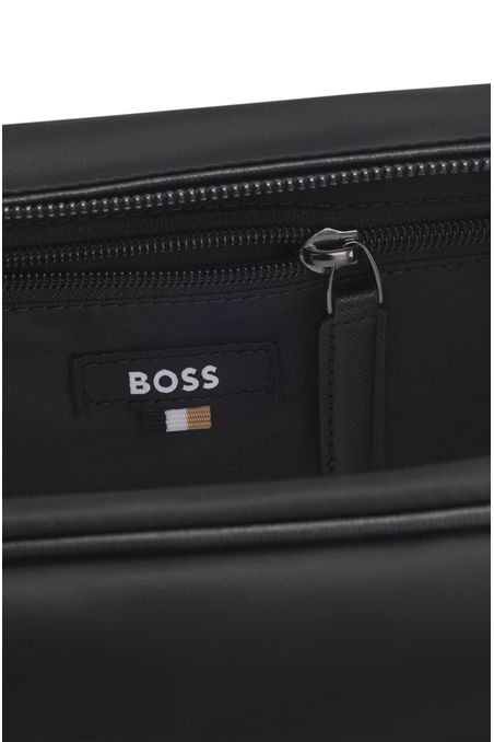 NECESER DE SARGA CON DETALLE METÁLICO DE MONOGRAMA DOUBLE B NECESER HOMBRE