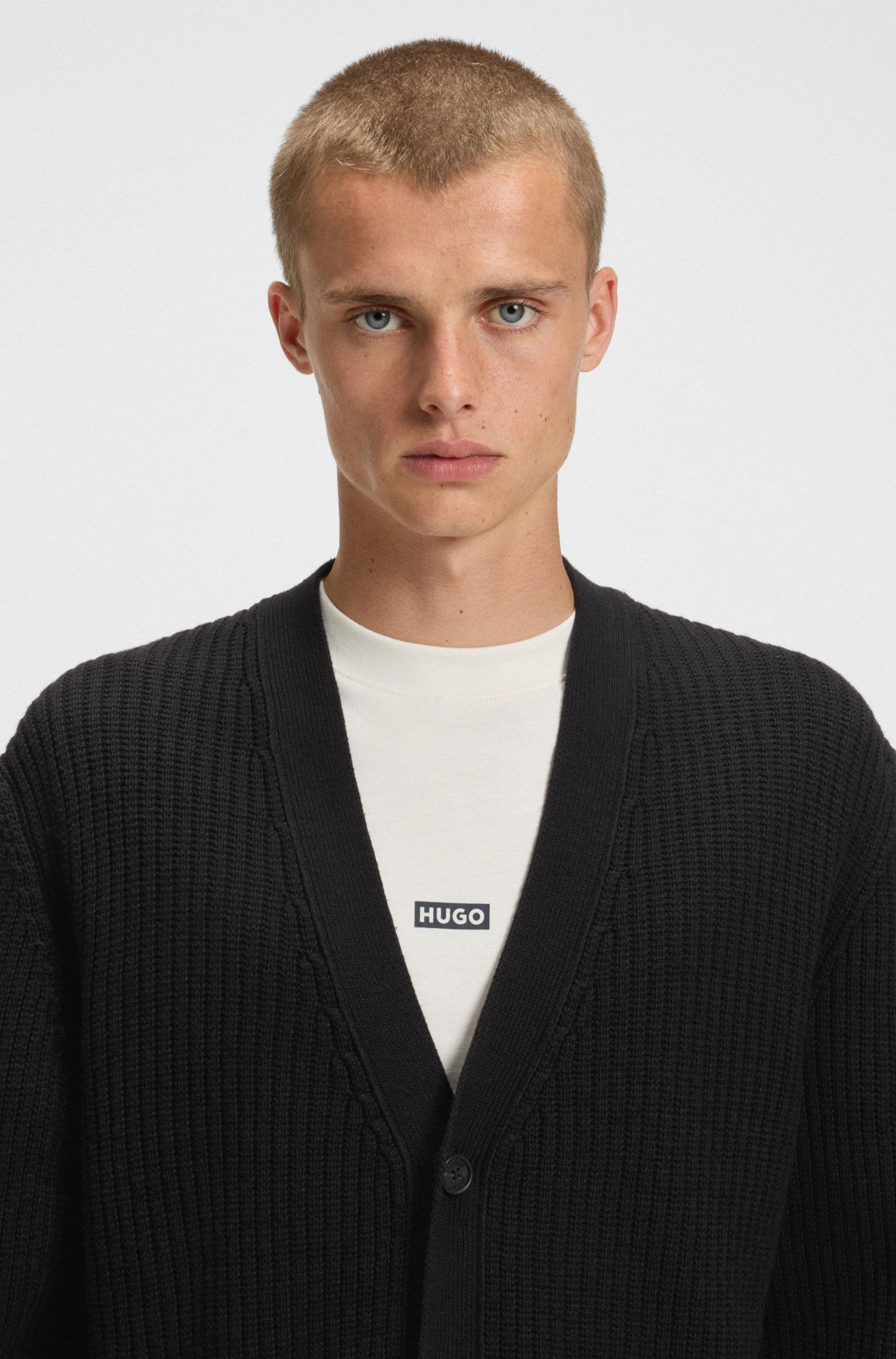 BUZO RELAXED FIT CON ESTRUCTURA DE CANALÉ CARDIGAN RELAXED FIT HOMBRE