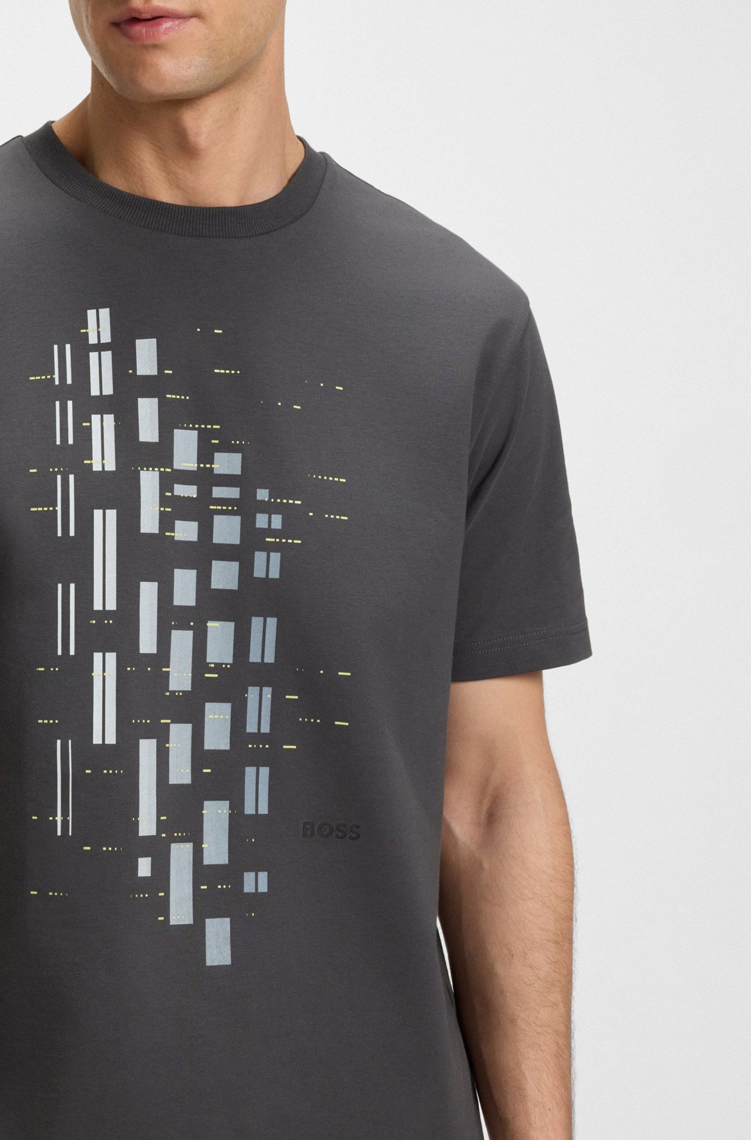 CAMISETA DE ALGODÓN ELÁSTICO CON ESTAMPADO GEOMÉTRICO PLAYERA REGULAR FIT HOMBRE