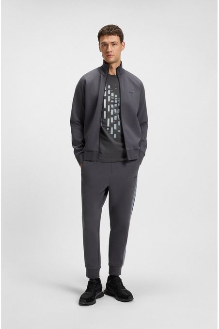 CAMISETA DE ALGODÓN ELÁSTICO CON ESTAMPADO GEOMÉTRICO PLAYERA REGULAR FIT HOMBRE