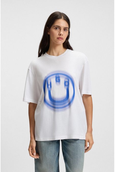 CAMISETA PARA TODOS LOS GÉNEROS CON LOGO ESTAMPADO DIFUMINADO PLAYERA REGULAR FIT HOMBRE