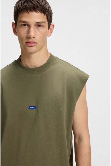 CAMISETA SIN MANGAS EN PUNTO DE ALGODÓN CON DETALLE DE LOGO PLAYERA REGULAR FIT HOMBRE