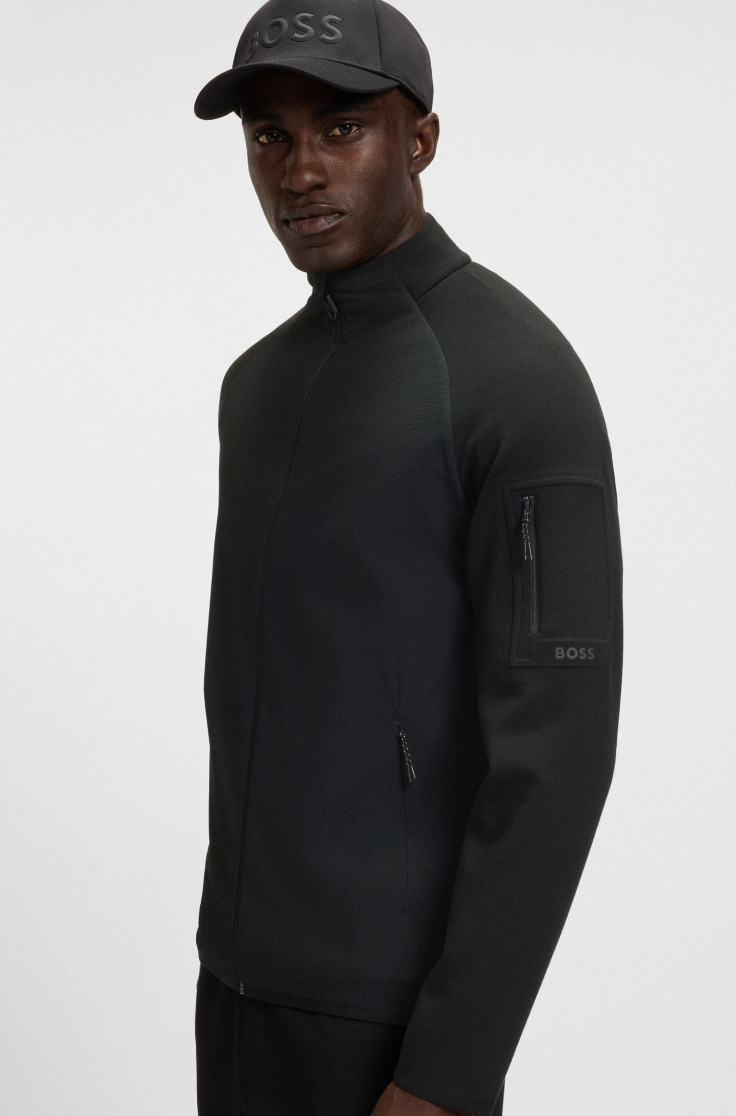 SUDADERA REGULAR FIT CON CREMALLERA Y DETALLES REFLECTANTES DECORATIVOS SUDADERA REGULAR FIT HOMBRE