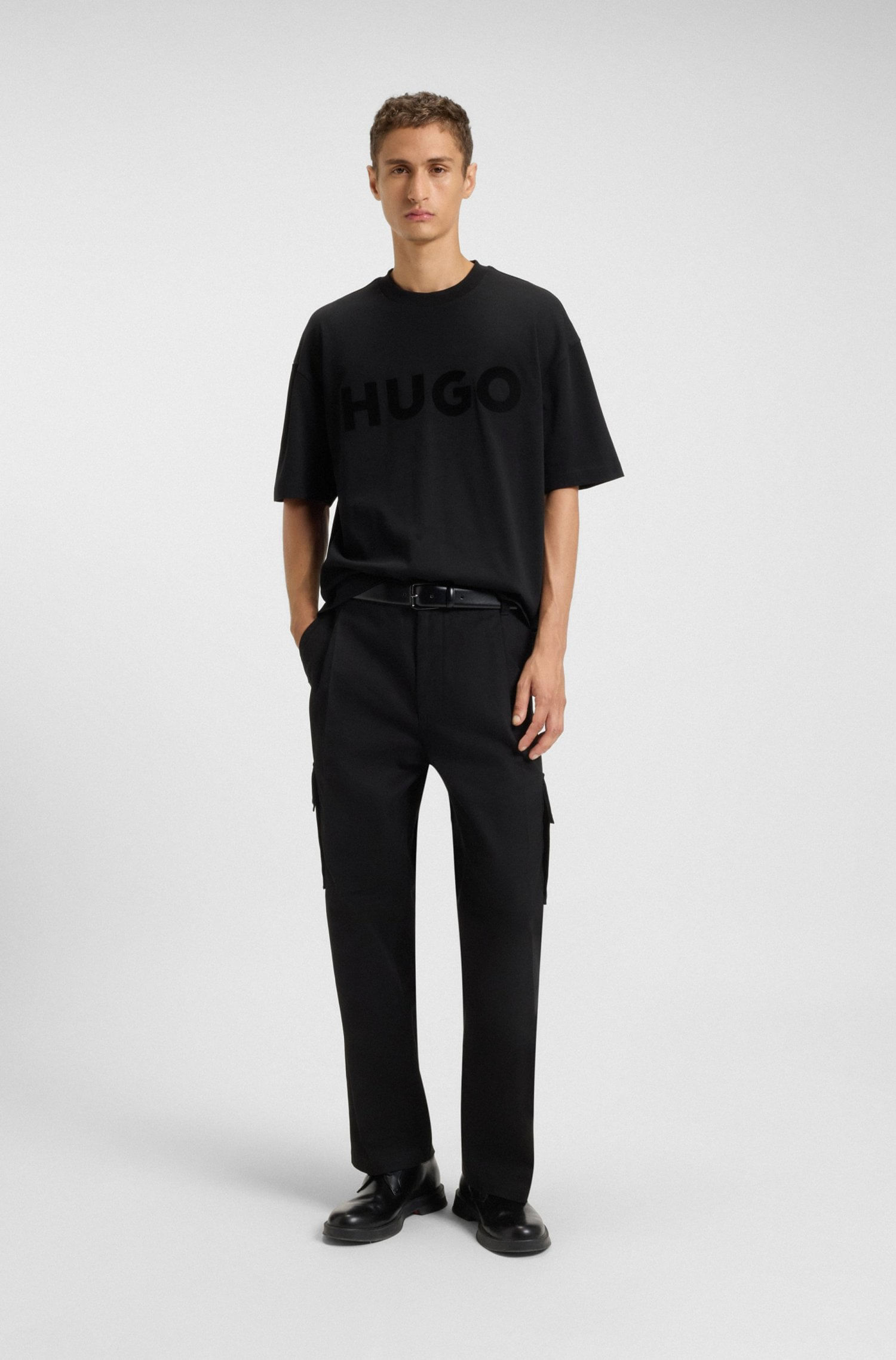 CAMISETA DE PUNTO DE ALGODÓN CON LOGO REFLECTANTE PLAYERA OVERSIZE FIT HOMBRE