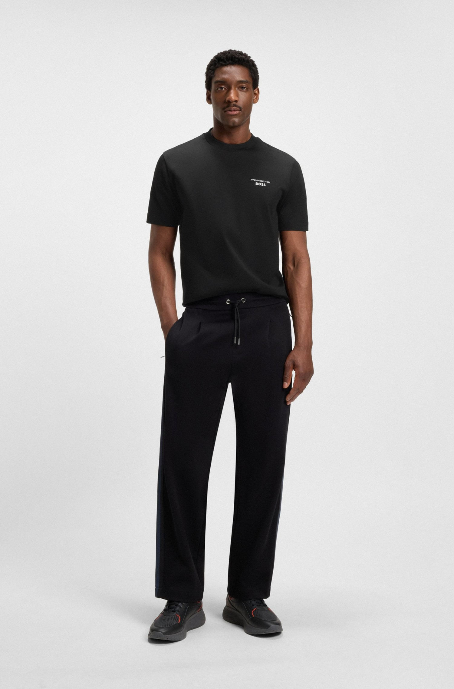 CAMISETA PORSCHE X BOSS DE ALGODÓN MERCERIZADO CON ILUSTRACIÓN DE TARGA PLAYERA REGULAR FIT HOMBRE