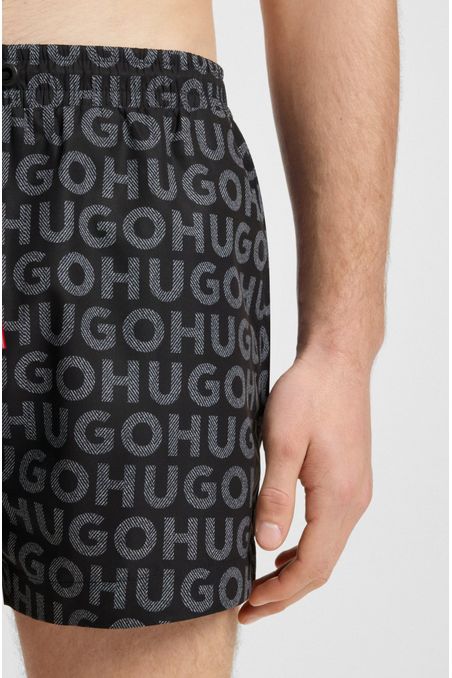 PANTALONETAS DE BAÑO TIPO SHORTS CON ESTAMPADO DE LOGOS Y CORDÓN EN LA CINTURA TRAJE DE BAÑO HOMBRE